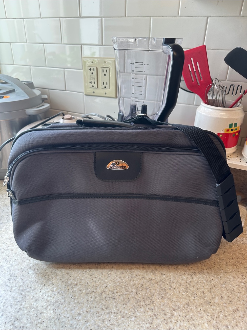 Samsonite Men's Gray and Black duffel